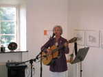 Karin Sandqvist sjunger visor på Hantverksmuséet i Ängelholm, Sverige 14.6.2007. Foto: Eva Dahlberg