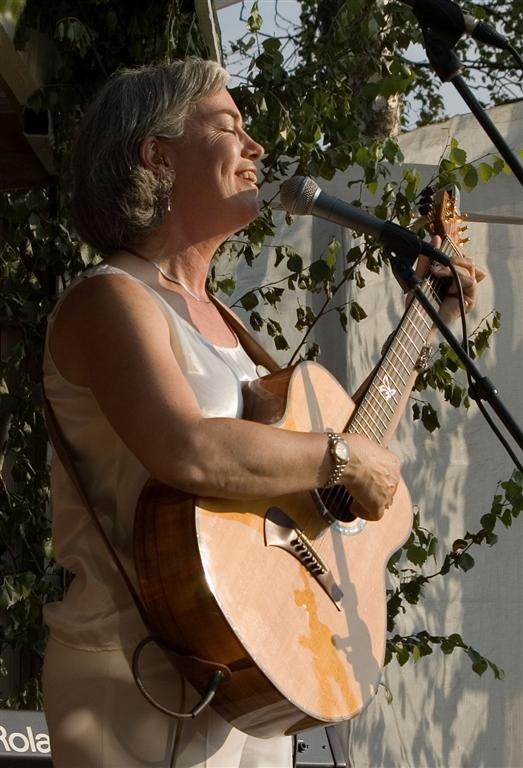 Karin Sandqvist på Kumlinge Visfestival 2006